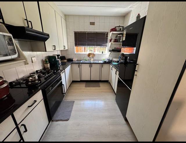 4 BEDROOM TOWNHOUSE FOR SALE IN TERENURE